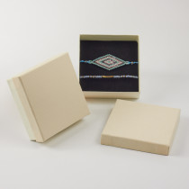 Pudełko do biżuterii ozdobne kwadratowe kremowe 9x9cm