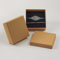 Pudełko do biżuterii ozdobne kwadratowe jasno brązowe 9x9cm