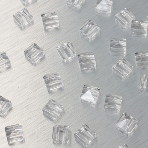 5061 Square spike bead crystal 7,5mm
