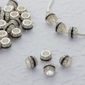 Koralik w srebrnym kolorze z kryształkami i czarnym paskiem 5mm