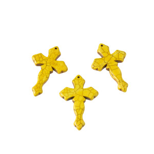 Howlit krzyż rzeźbiony zawieszka żółty 44x29mm
